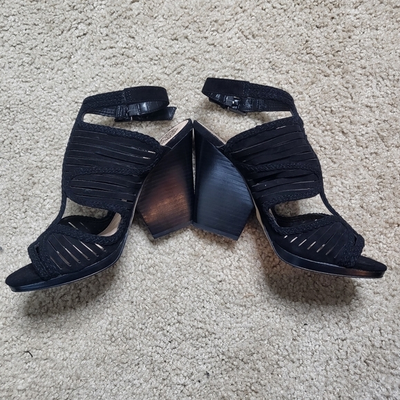 NWOT Vince Camuto Janil Leather Stacked Heel in Black - Picture 3 of 11